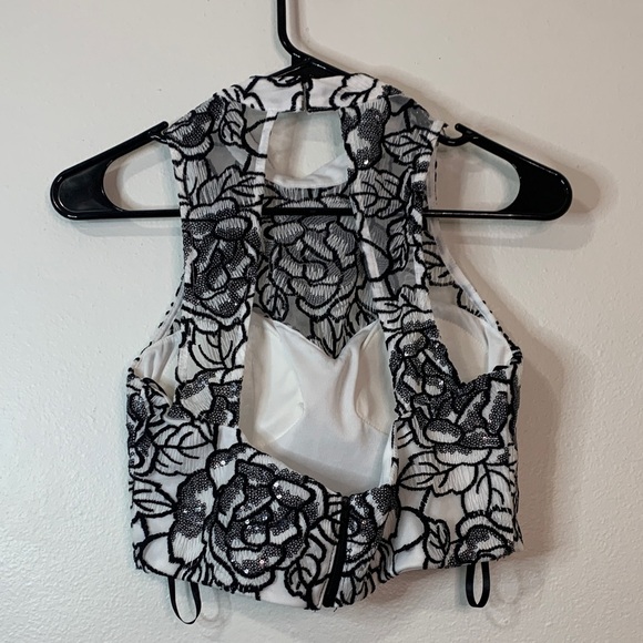Sequin Hearts Black and White Floral Crop Top - Picture 3 of 4